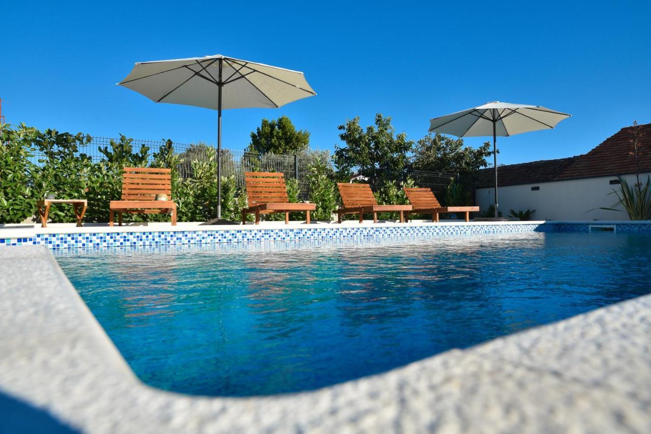 Villa Navita Augustinus With Pool Debeljak Exteriér fotografie