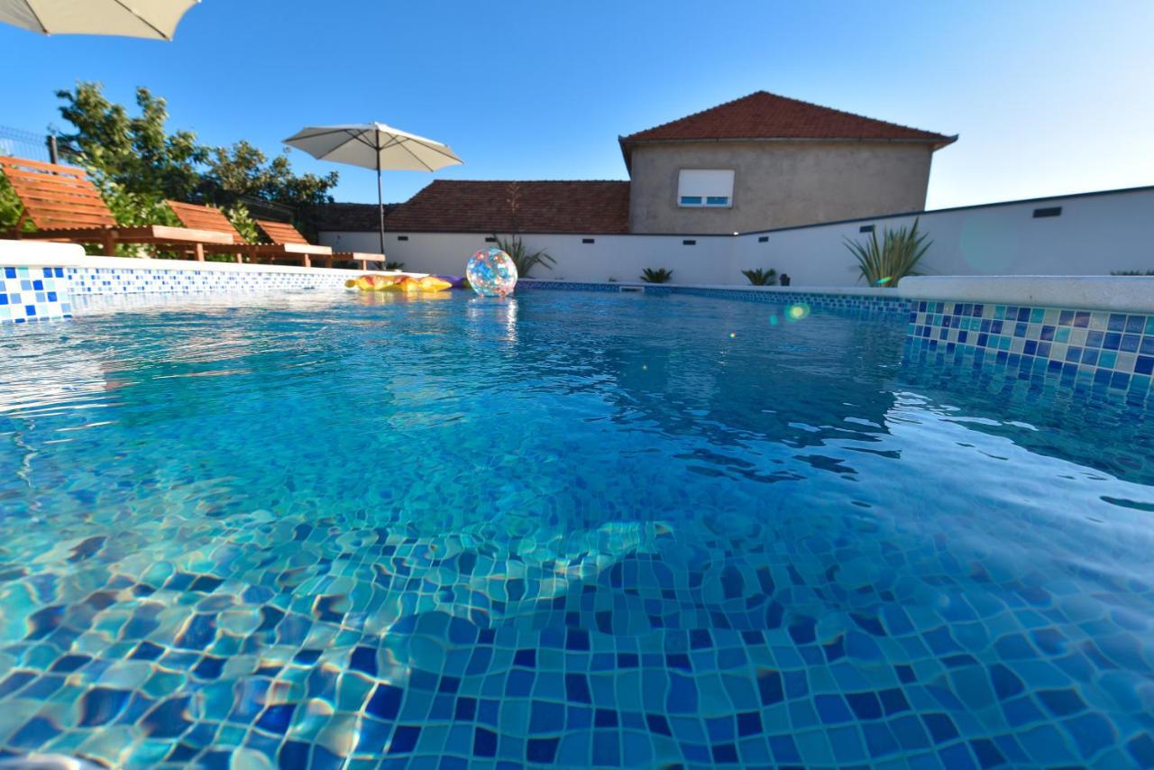 Villa Navita Augustinus With Pool Debeljak Exteriér fotografie