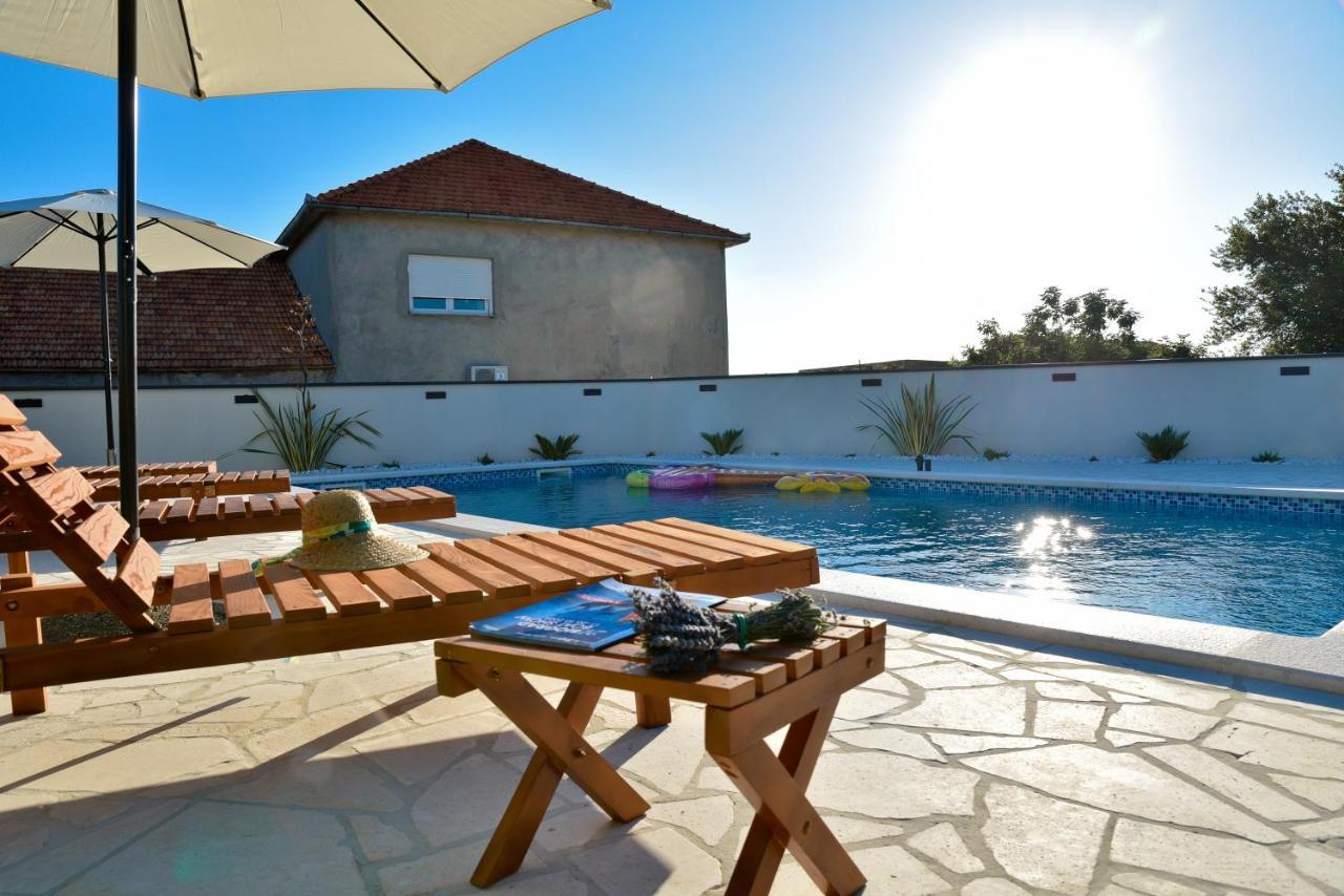 Villa Navita Augustinus With Pool Debeljak Exteriér fotografie