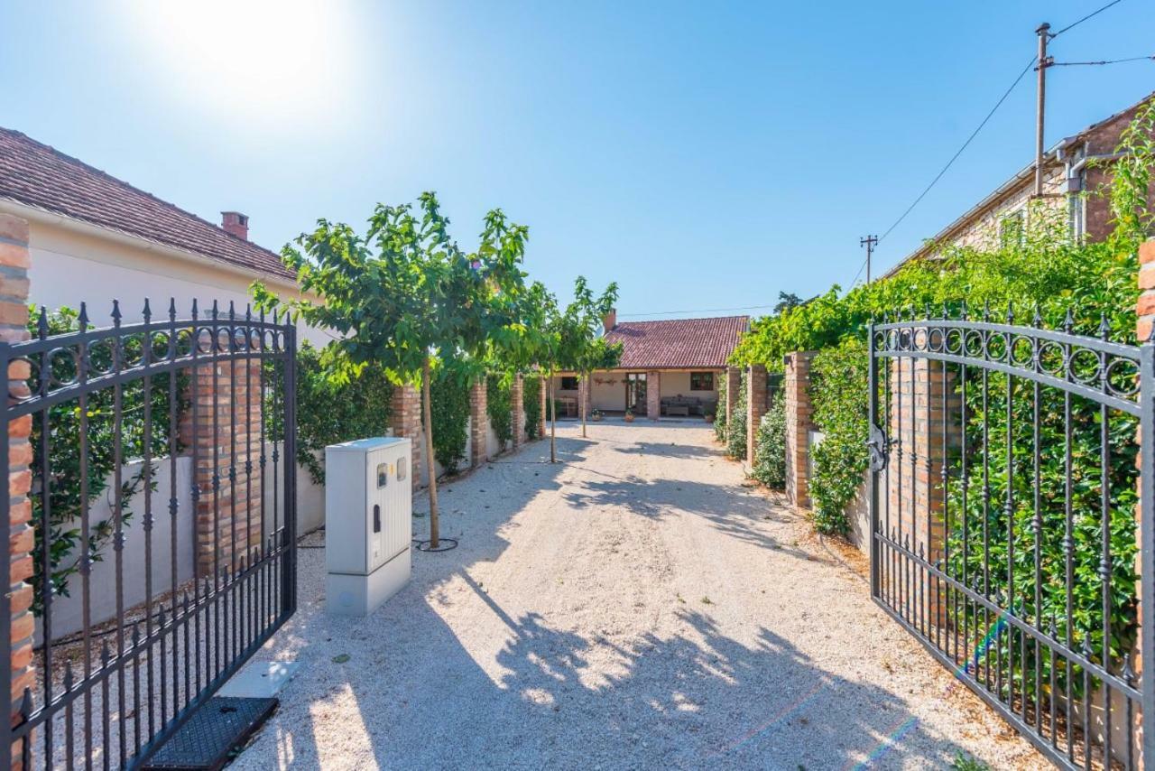 Villa Navita Augustinus With Pool Debeljak Exteriér fotografie